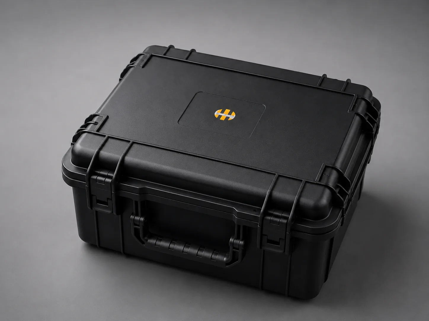 Closed hard-shell transit case for the Feifei smart head